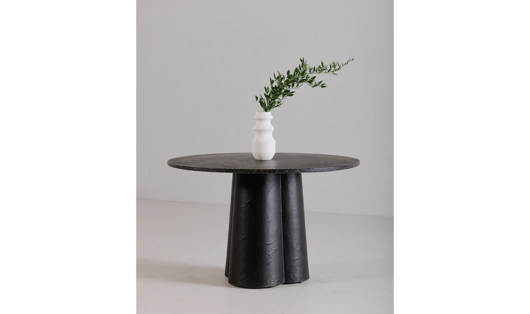 MONO DINING TABLE BLACK