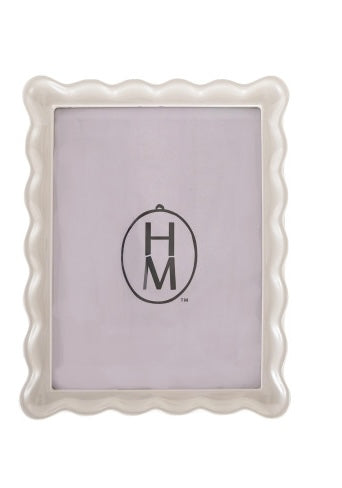 Resin Scalloped Photo Frame