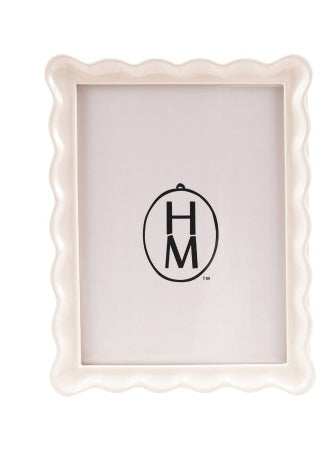 Resin Scalloped Photo Frame