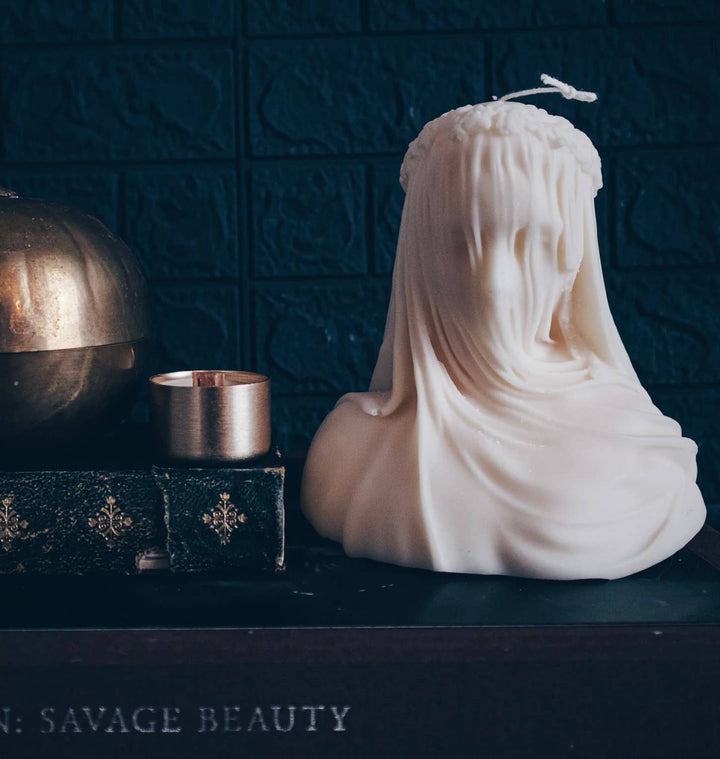 VEILED WOMAN | PILLAR CANDLE