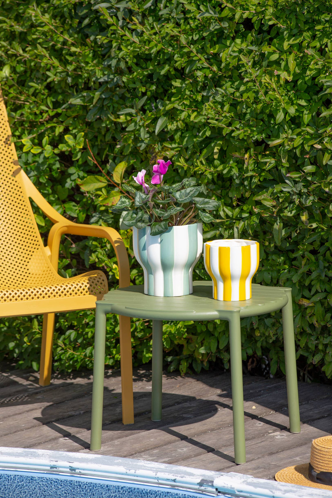 STRIPED TAPERED POT